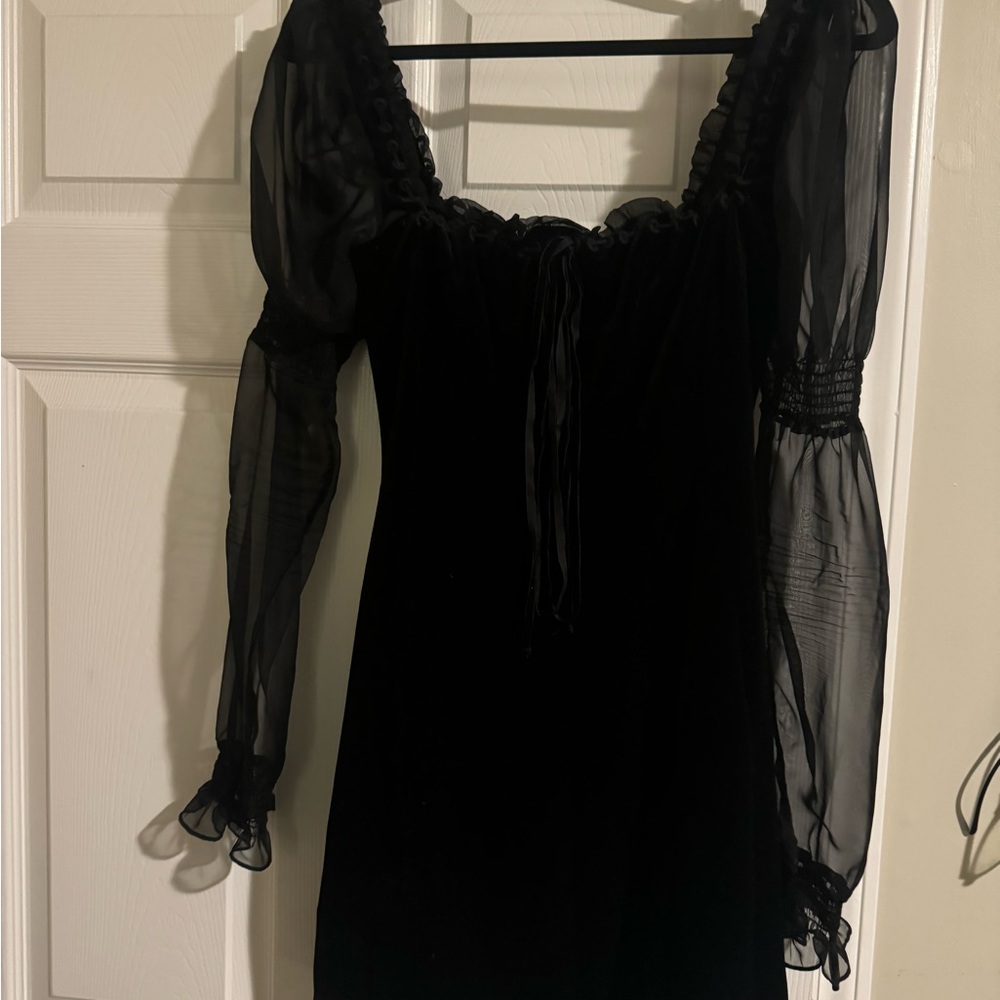 House of CB Syana Elegant Black Velvet Dress with Sheer Sleeves - Picture 4 of 6